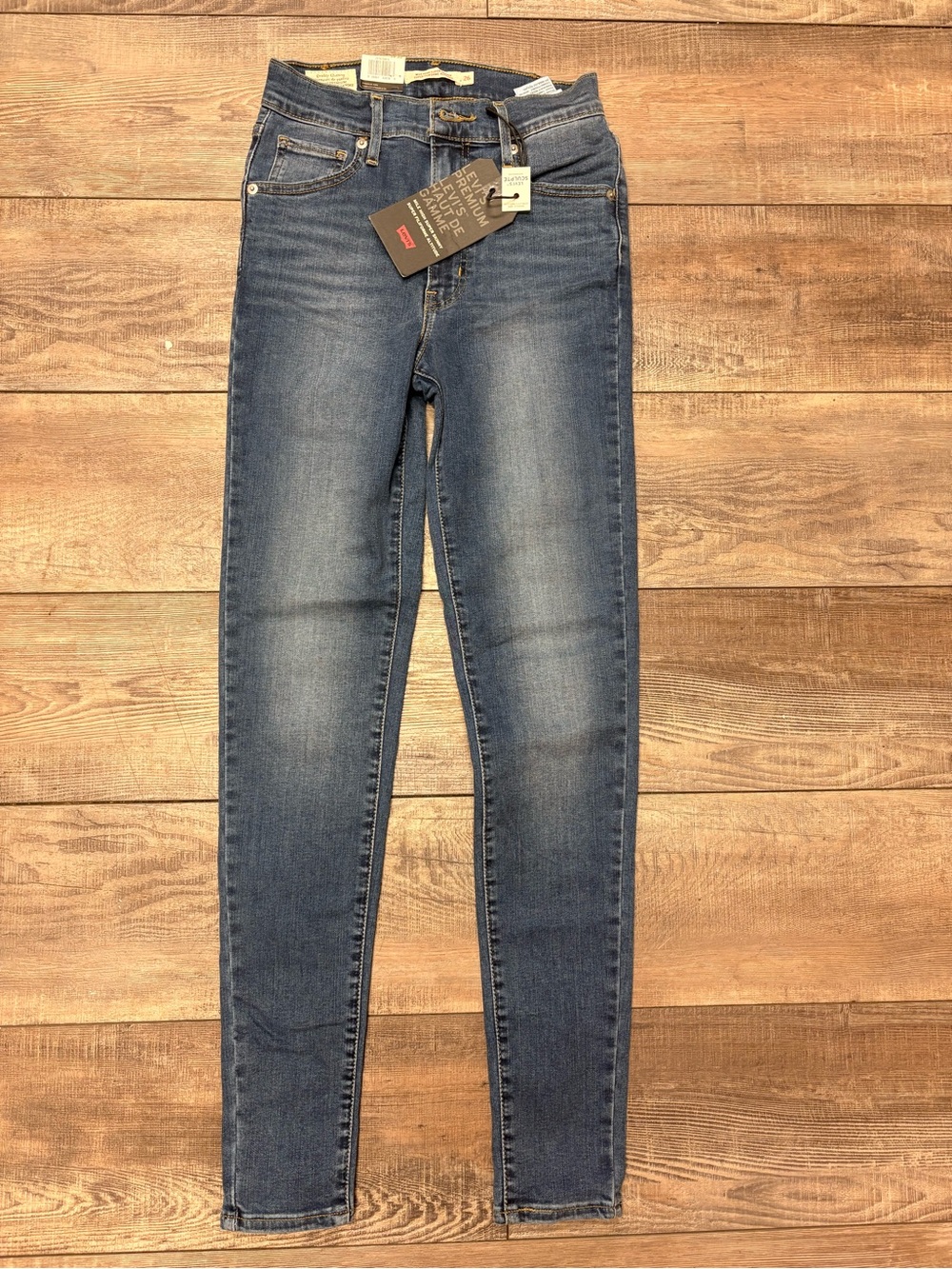 Levi's Women's Skinny Jeans in Medium Blue Wash